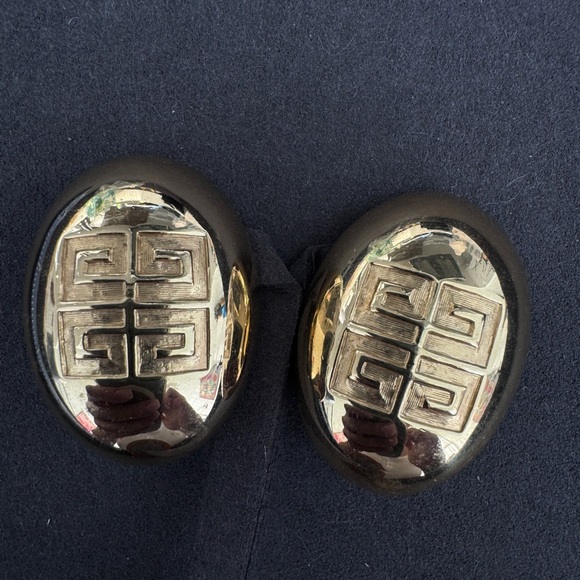 LOT 1641 Givenchy vintage jumbo clip on earrings - Picture 3 of 6